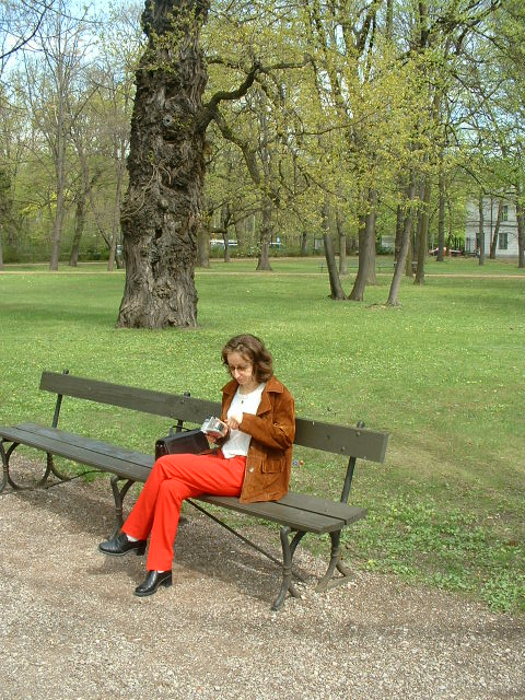 Slynna (z 26 kwietnia 2000) laweczka w Lazienkach